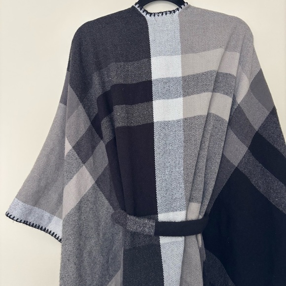 Torrid Women’s Grey & Black Plaid Belted Ruana - Picture 8 of 8